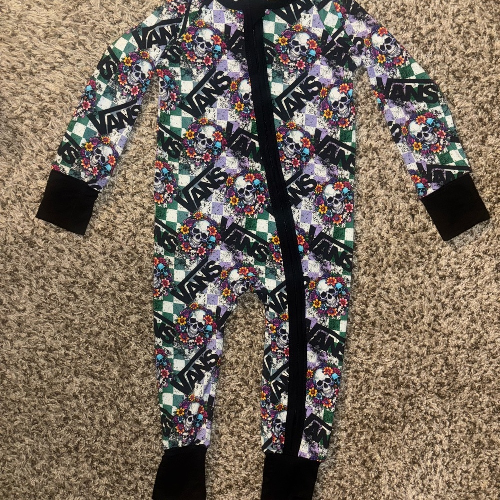 Brand new bamboo zippy in Vans Rose skull print - size kids/baby 18-24 months